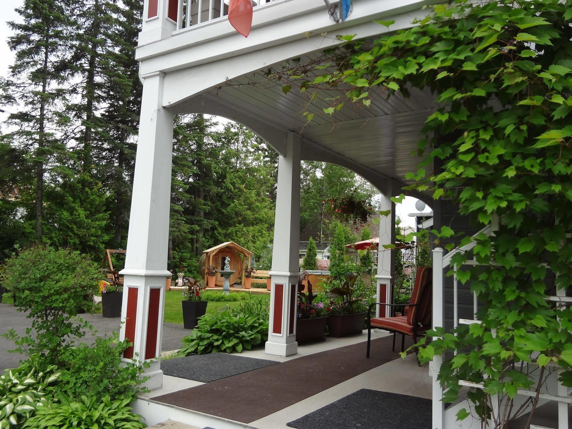 Auberge Pres du Lac Saint-Donat-de-Montcalm Extérieur photo
